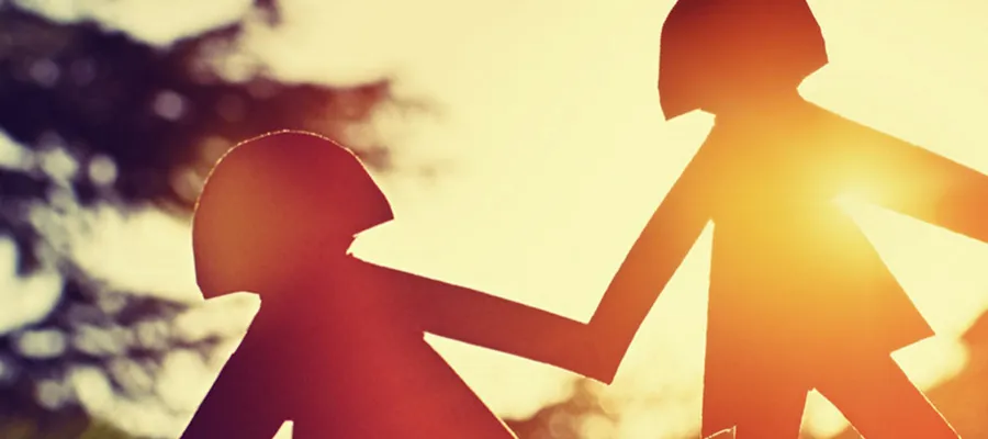 Two paper chain dolls