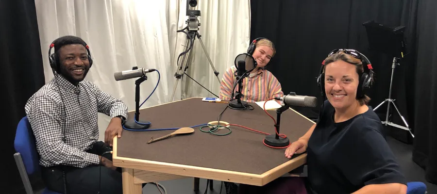 Prince Chakanyuka, host Amalie Sortland and Kezia Dugdale at the podcast episode recording.