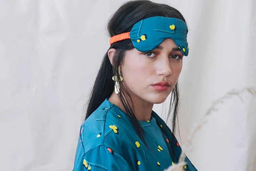 A model wearing a SÒLAS sleepmask